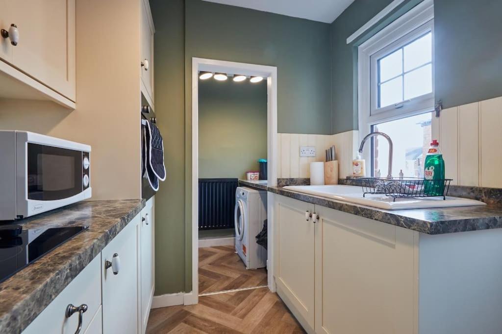 Cosy 3-Bedroom House In Seaham - Street Parking 외부 사진