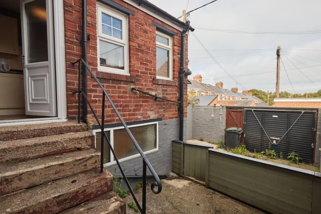 Cosy 3-Bedroom House In Seaham - Street Parking 외부 사진