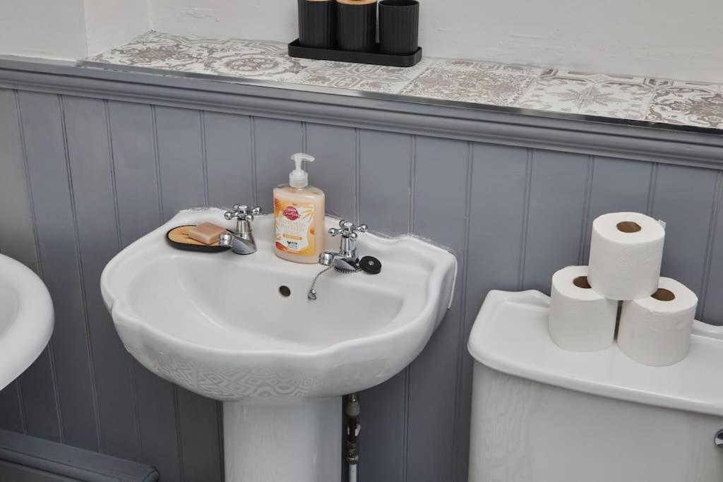 Cosy 3-Bedroom House In Seaham - Street Parking 외부 사진